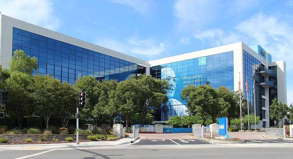 Intel shares slump ahead of third-quarter results on 29 October